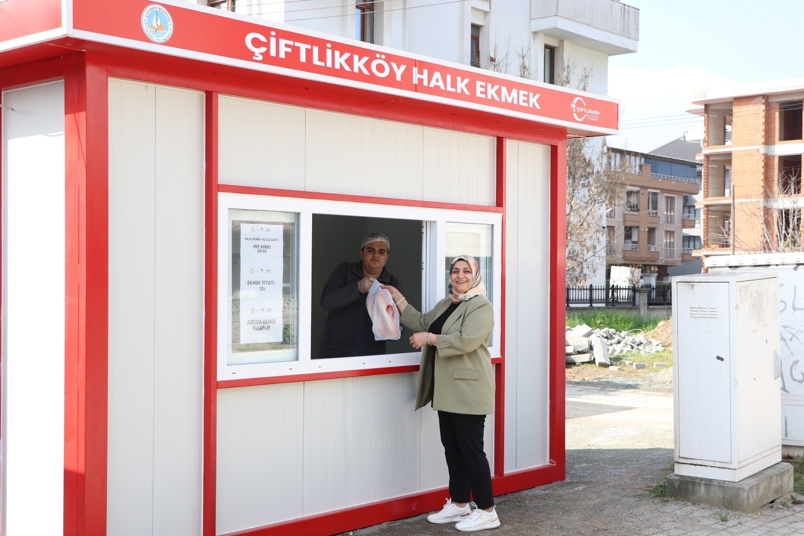 ÇİFTLİKKÖY'DE HALK EKMEK HAMLESİ 