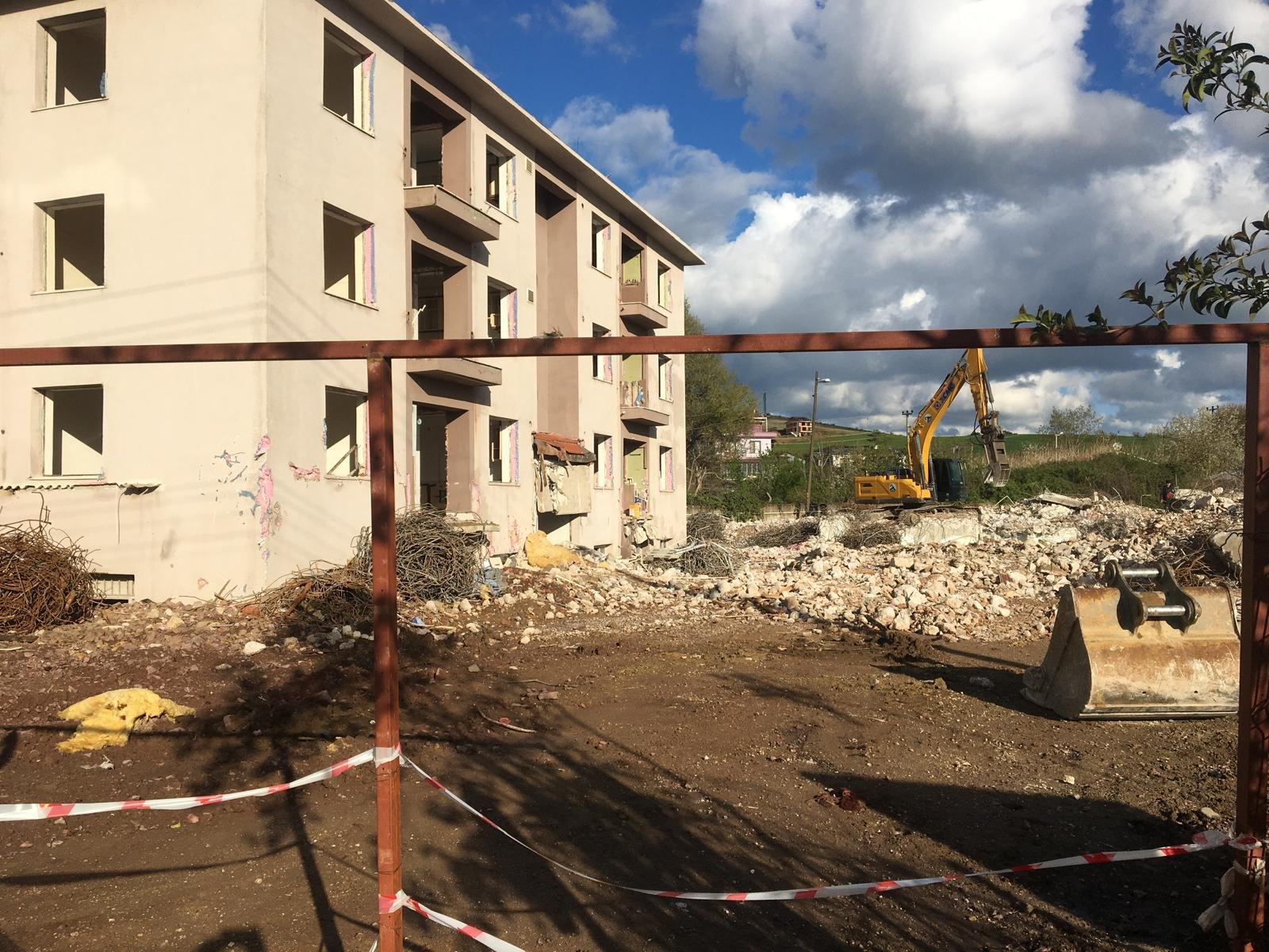 VALİLİK LOJMANLARI AVM İÇİN YIKILDI