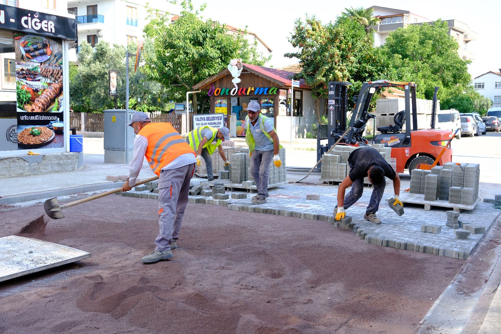 MERCAN SOKAK’TA PARKE YOL ÇALIŞMASI 