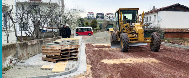 ÇİFTLİKKÖY'DE YOL KALDIRIM ÇALIŞMALARI