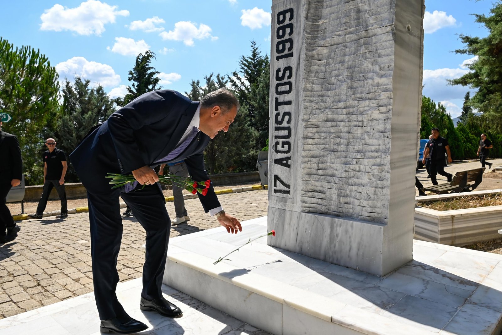 ZAMAN ALIŞMAYI ÖĞRETTİ UNUTMAYI ASLA