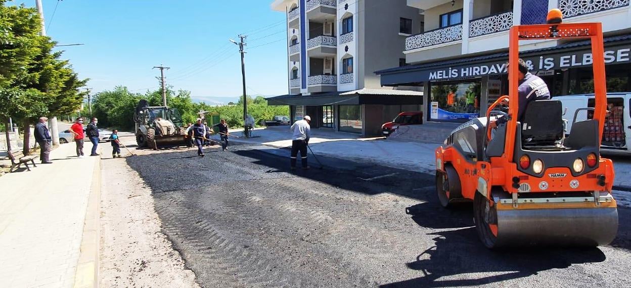 ALTINOVA'DA YOL ÇALIŞMALARI SÜRÜYOR