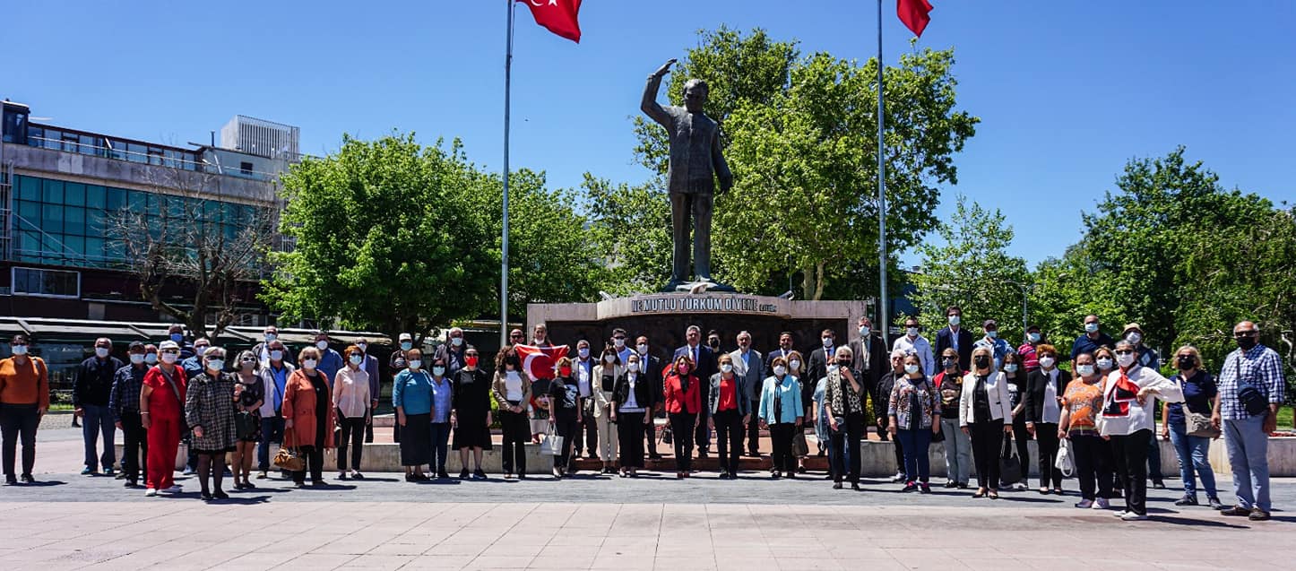 CHP  İL YÖNETİMİ 19 MAYIS'I KUTLADI