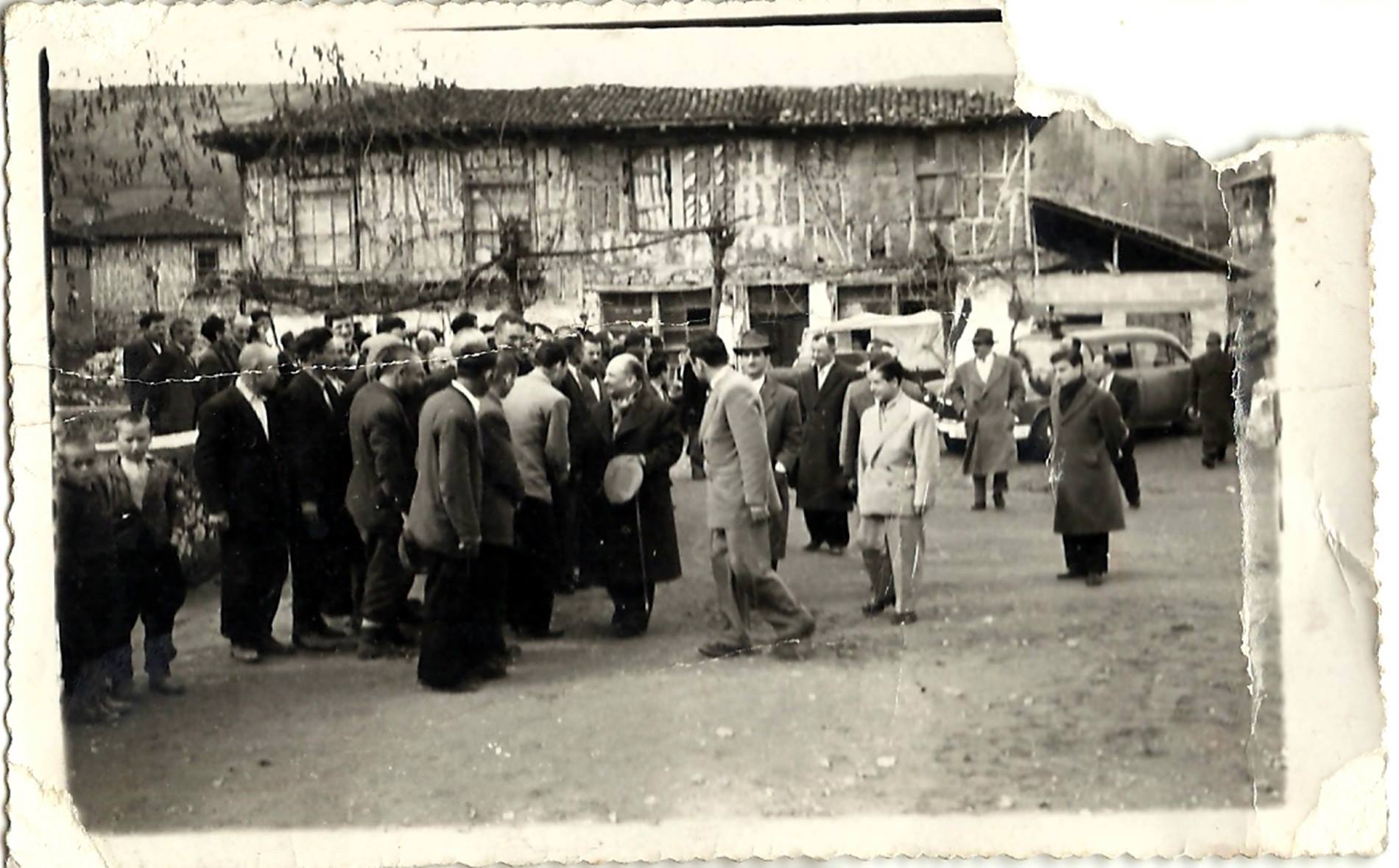 1957 YILI ELMALIK KÖYÜNE VALİ ZİYARETİ