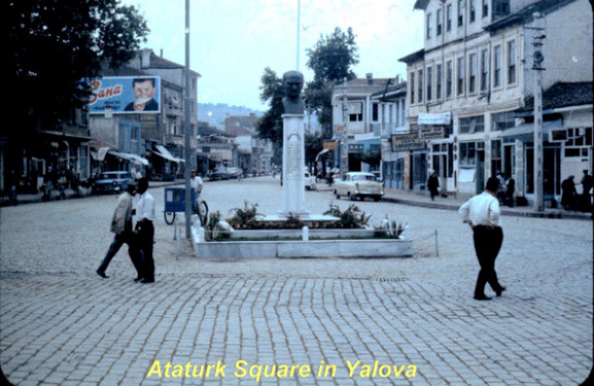 1963 YILINDA YALOVA CUMHURİYET MEYDANI