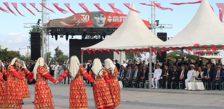 YALOVA'DA ZAFER BAYRAMI KUTLANDI