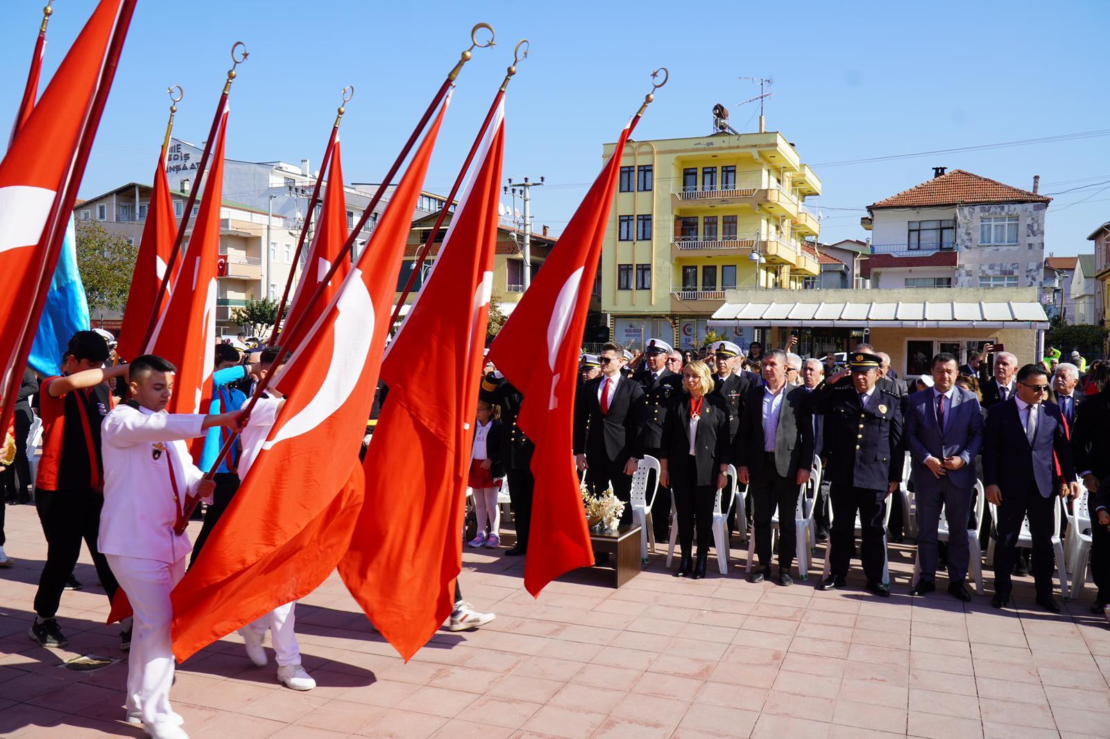 ALTINOVA'DA 29 EKİM CUMHURİYET BAYRAMI COŞKUSU