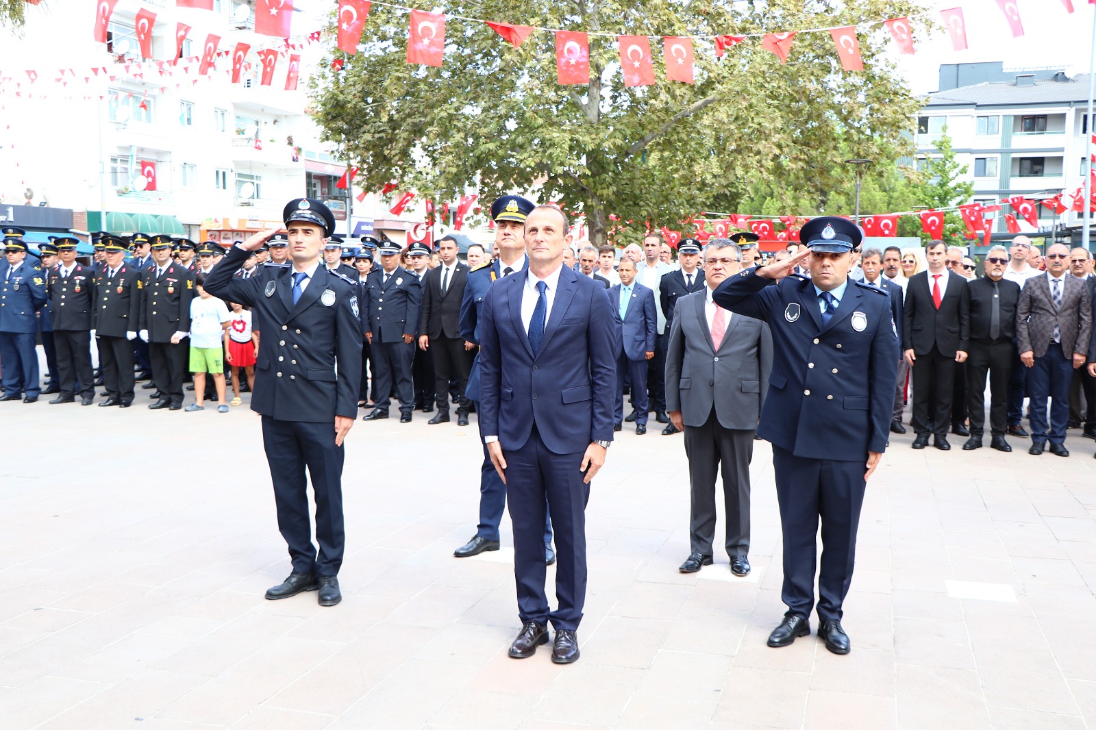 ÇİFTLİKKÖY'DE ZAFER BAYRAMI KUTLANDI