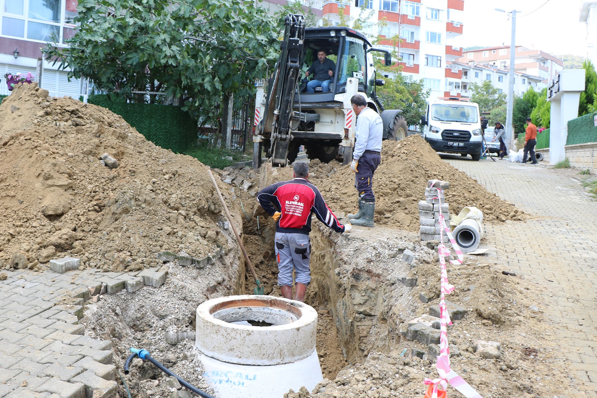 ÇINARCIK'DA KANALİZASYON ÇALIŞMASI