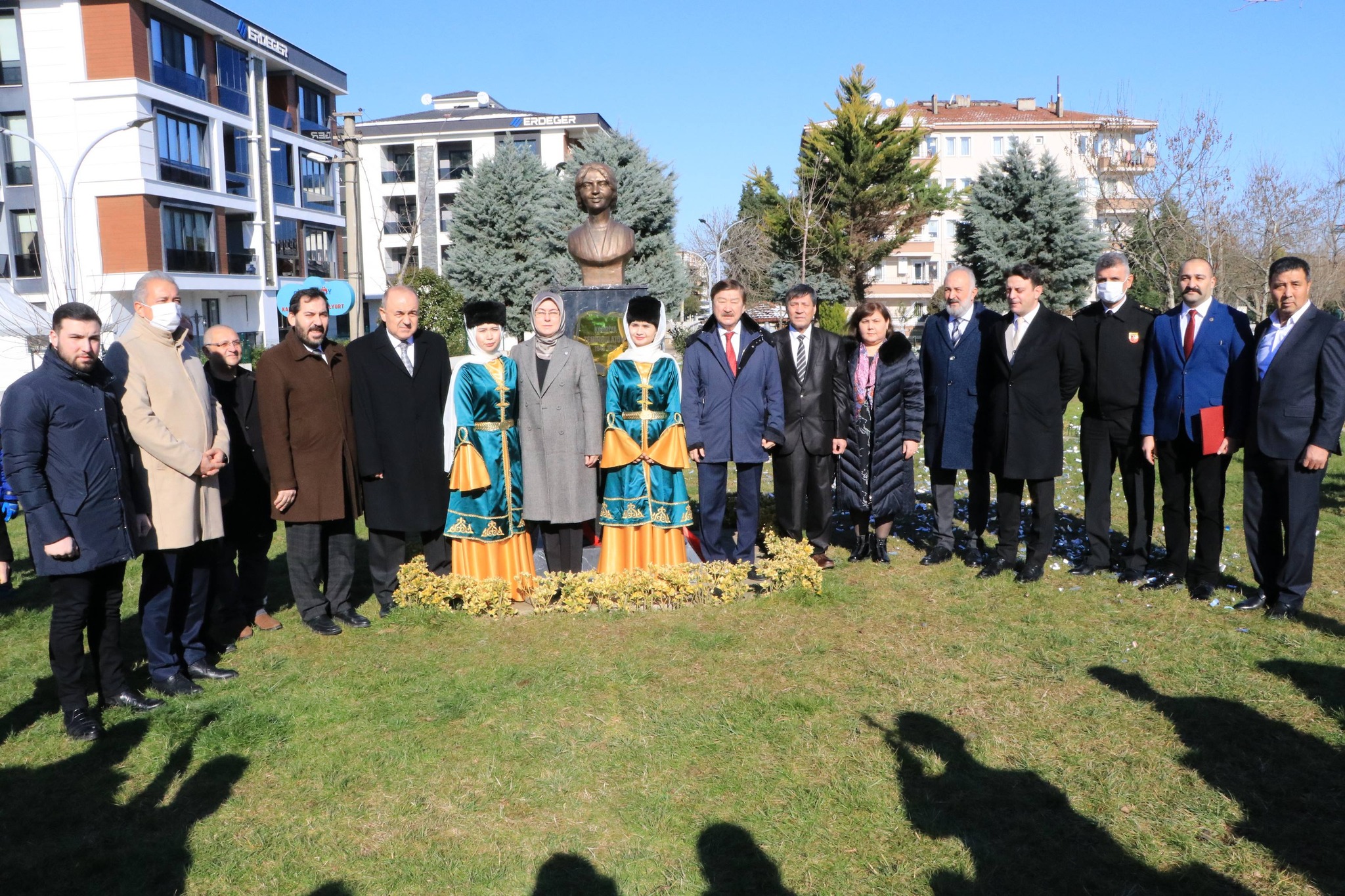 KADRİYA TEMİRBULATOVA’NIN BÜST AÇILIŞI 