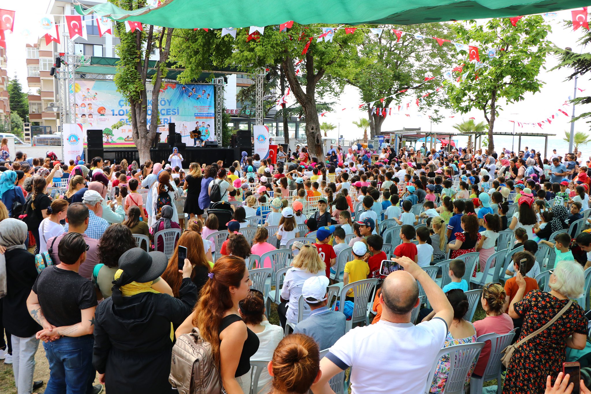 ÇİFTLİKKÖY'DE ÇOCUKLAR DOYASIYA EĞLENDİ