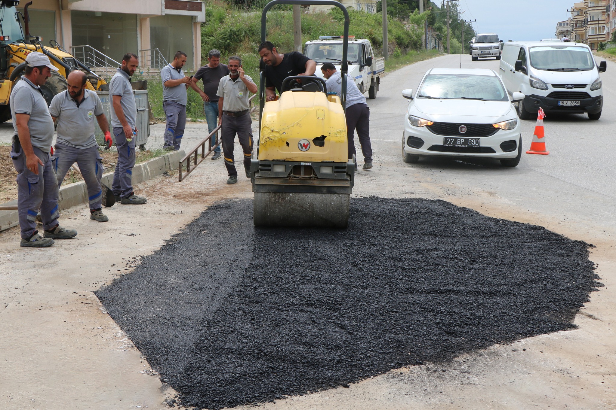 ÇINARCIK'DA ASFALT ONARIM ÇALIŞMALARI