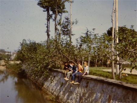 1969 YILINDA YALOVA DERESİNDE BALIK TUTAN ÇOCUKLAR