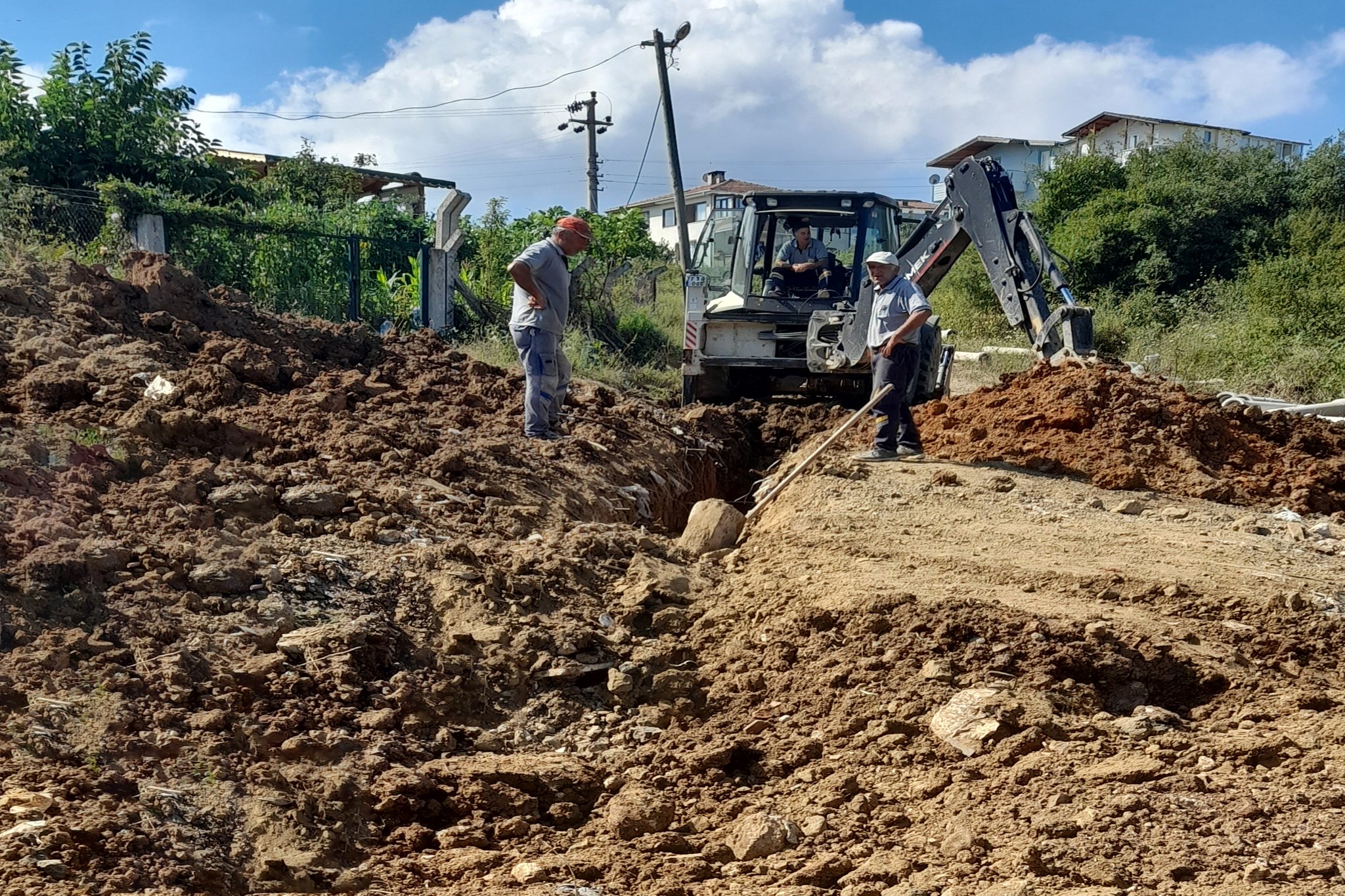 ÇINARCIK'DA YOL YAPIM ÇALIŞMALARI