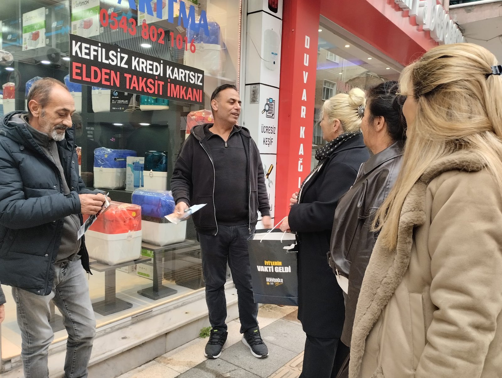 İYİ PARTİ'DEN ESNAFLARA KAHVE İKRAMI