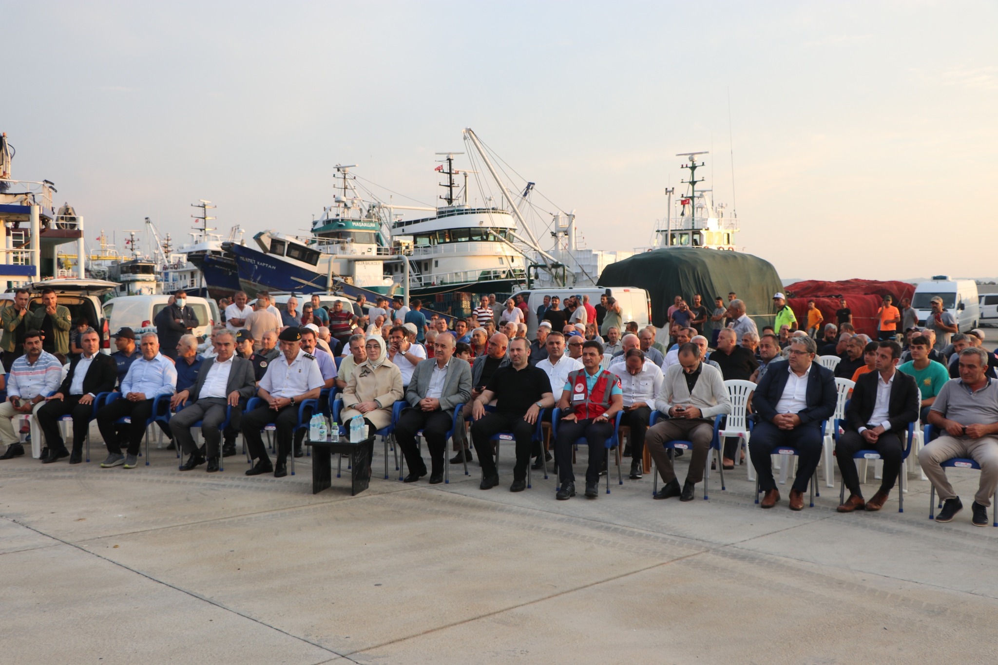 ARMUTLU'DA TÖRENLE BALIK AV SEZONU 