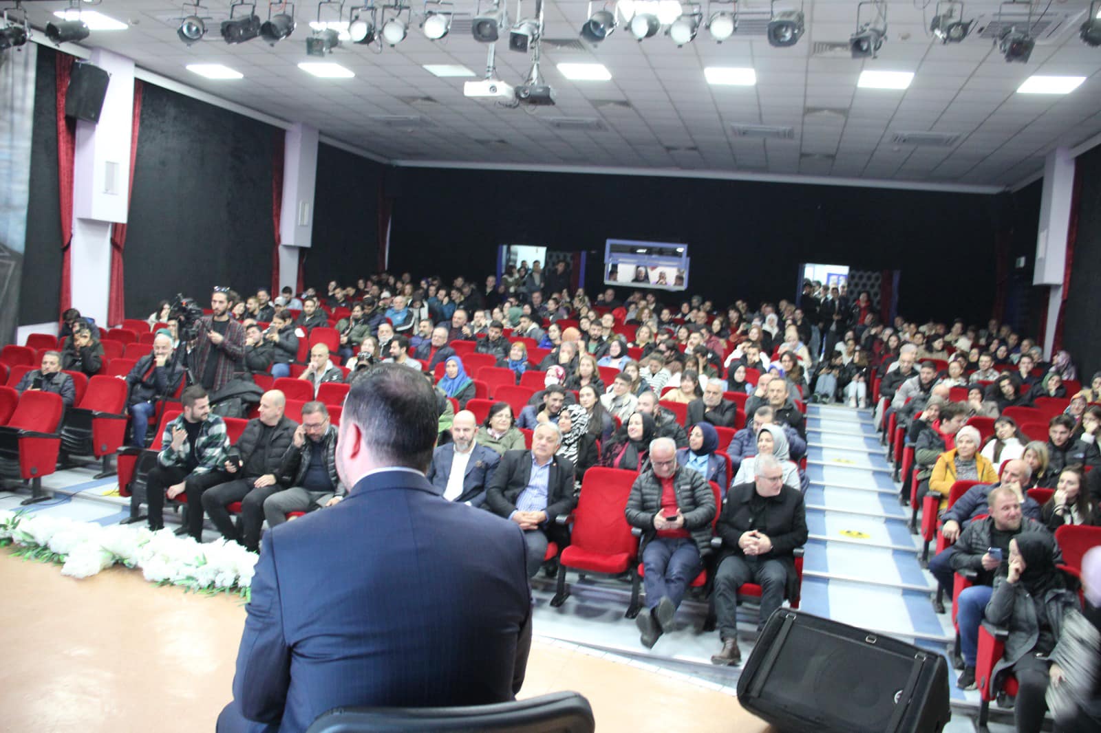 AK PARTİ'DEN 1000 ÖĞRENCİYE BURS ÇEKİLİŞİ