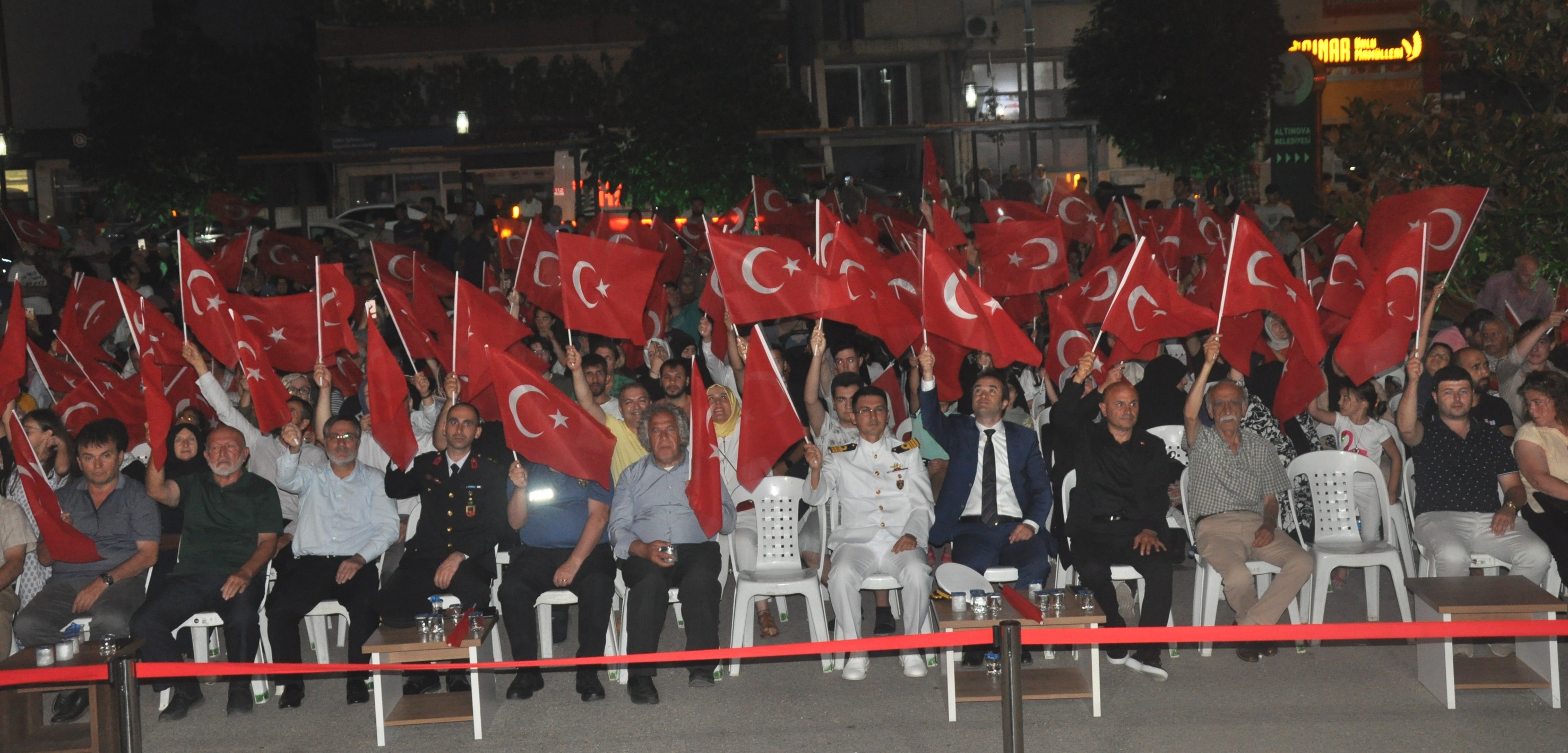 ALTINOVA'DA 15 TEMMUZ ANMA PROGRAMI