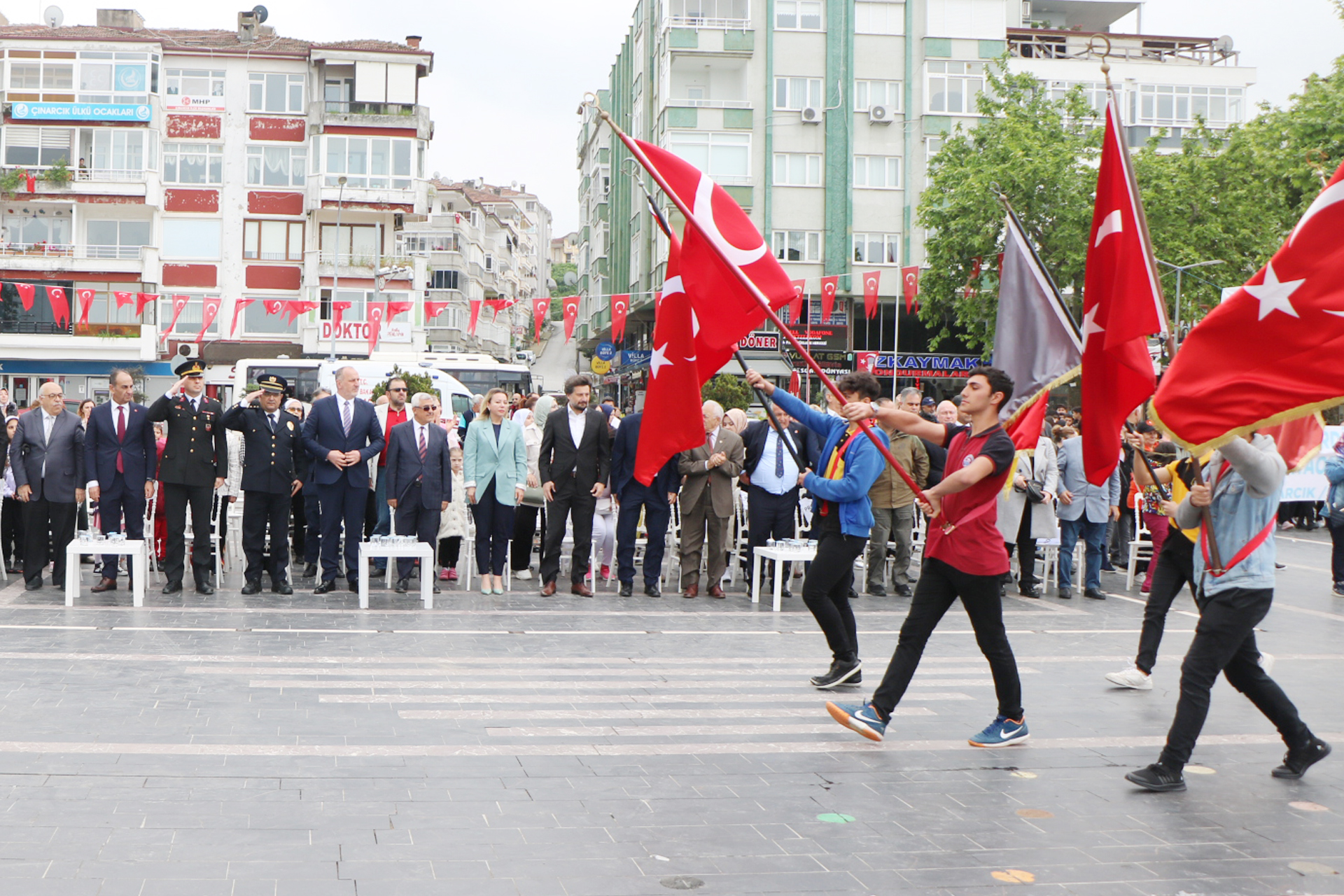 ÇINARCIK'DA 19 MAYIS TÖRENLE KUTLANDI