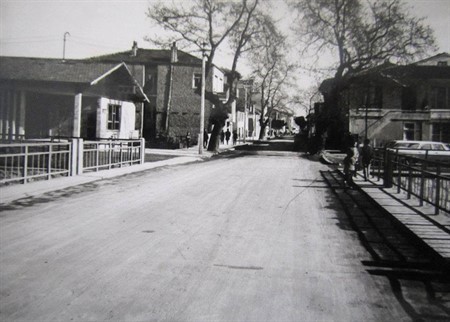 1965 YILINDA YALOVA PTT BİNASI VE GAZİPAŞA KÖPRÜSÜ