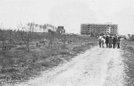 1973 YILINDA ÇİFTLİKKÖY SAHİLİNDE BAŞLAYAN YAPILAŞMA