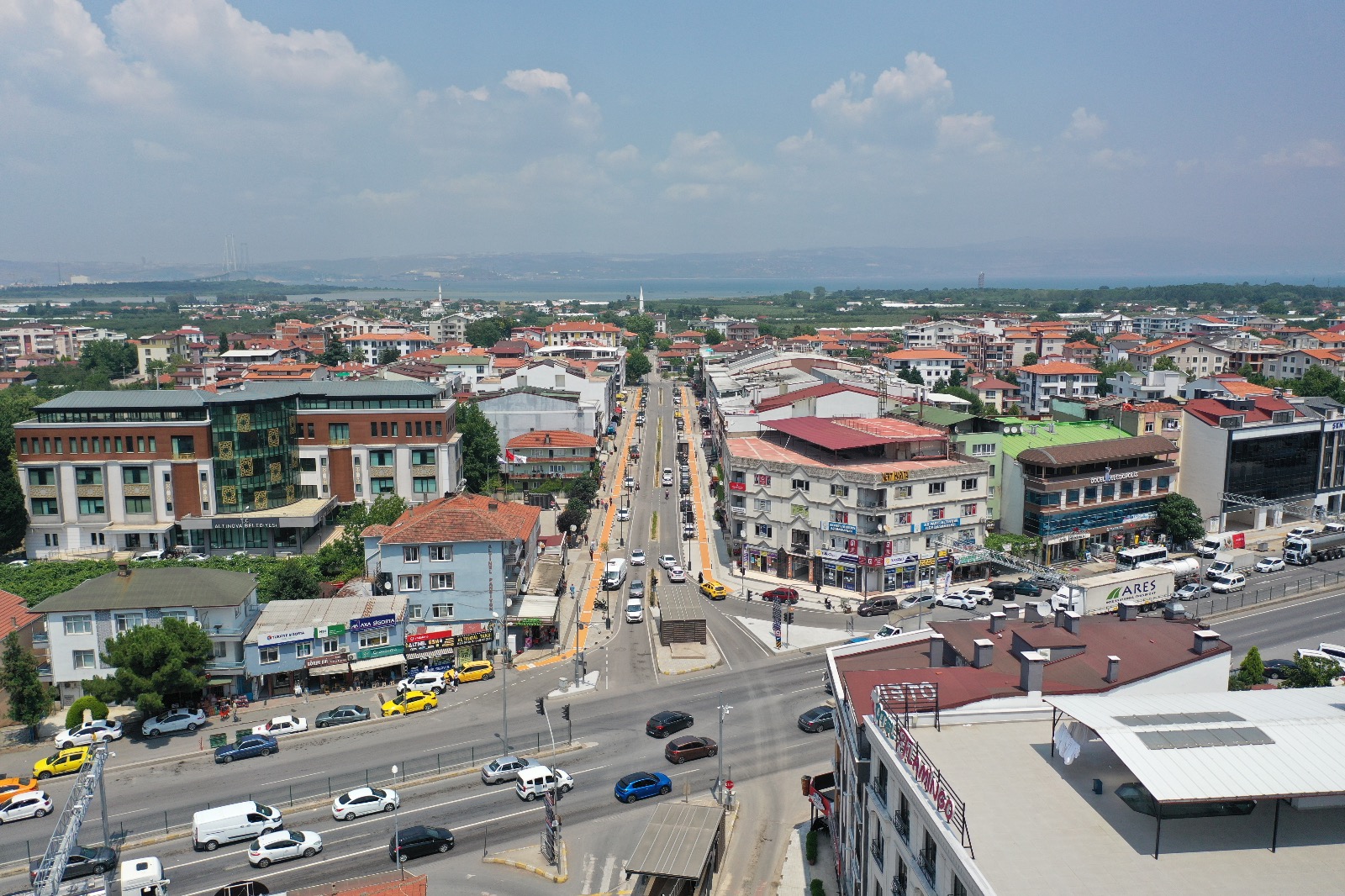 ALTINOVA'NIN VİZYON CADDESİ AÇILIYOR