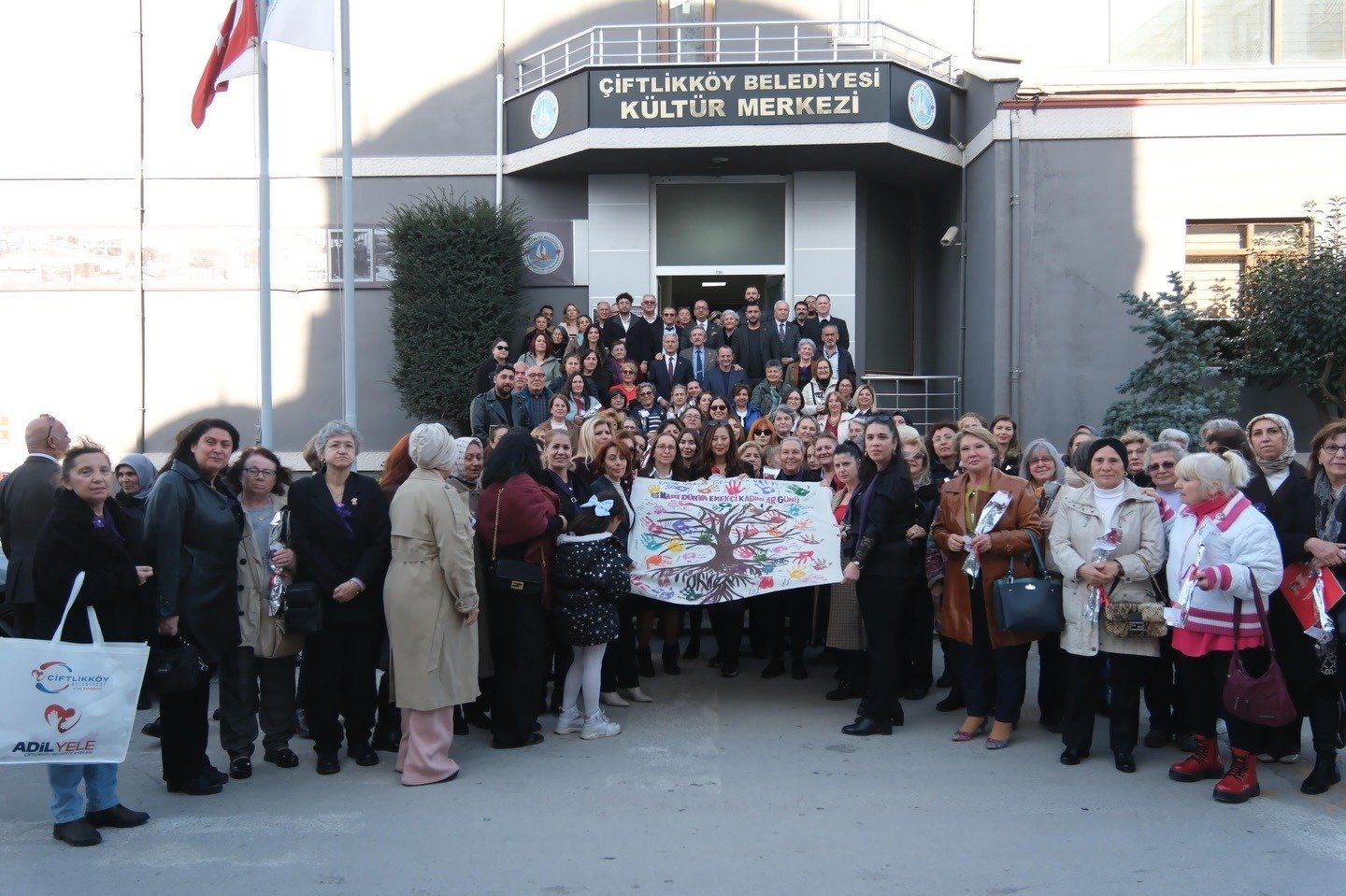 CHP,  8 MART'I ÇİFTLİKKÖY'DE KUTLADI