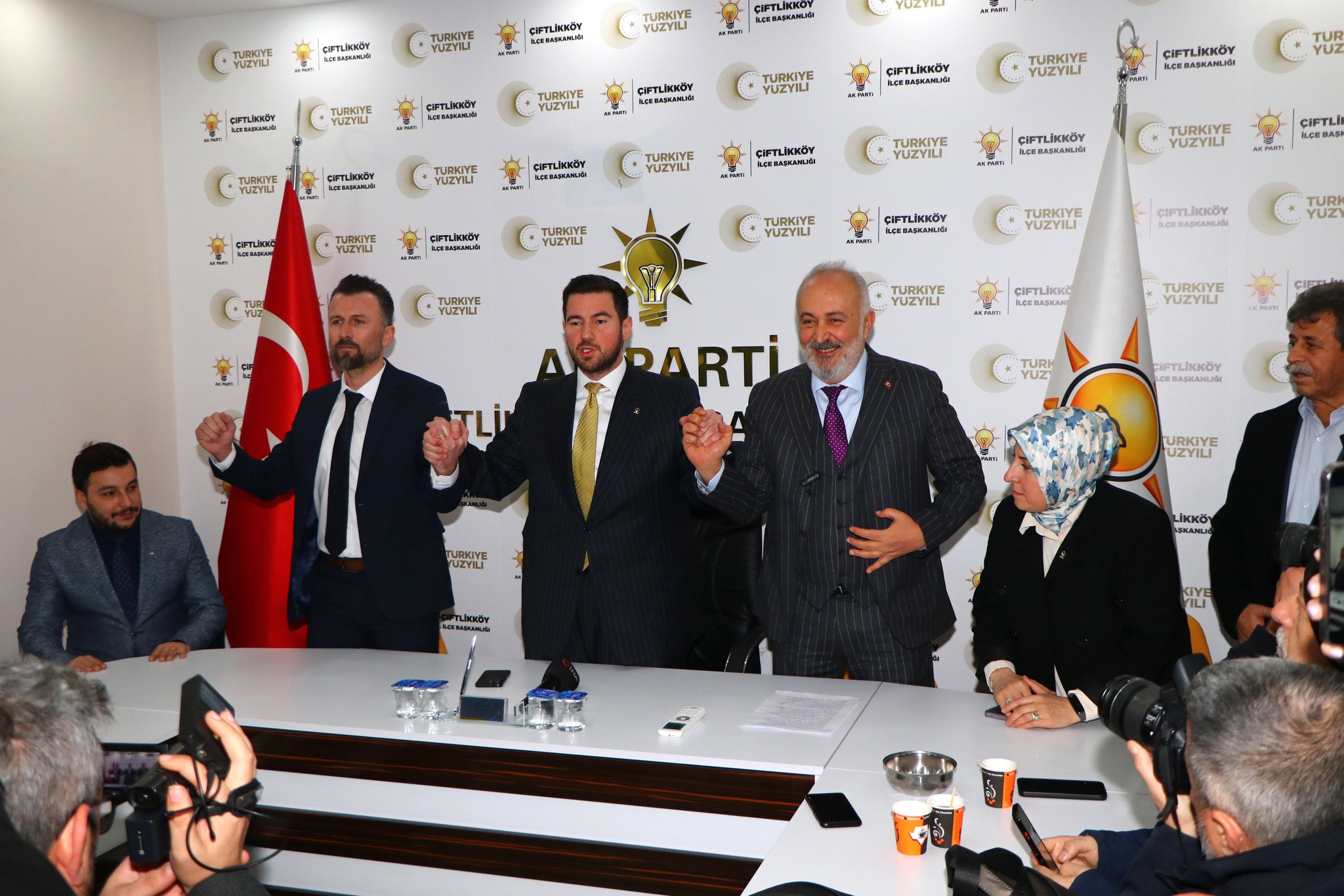 AK PARTİ ÇİFTLİKKÖY'DE BASIN TOPLANTISI