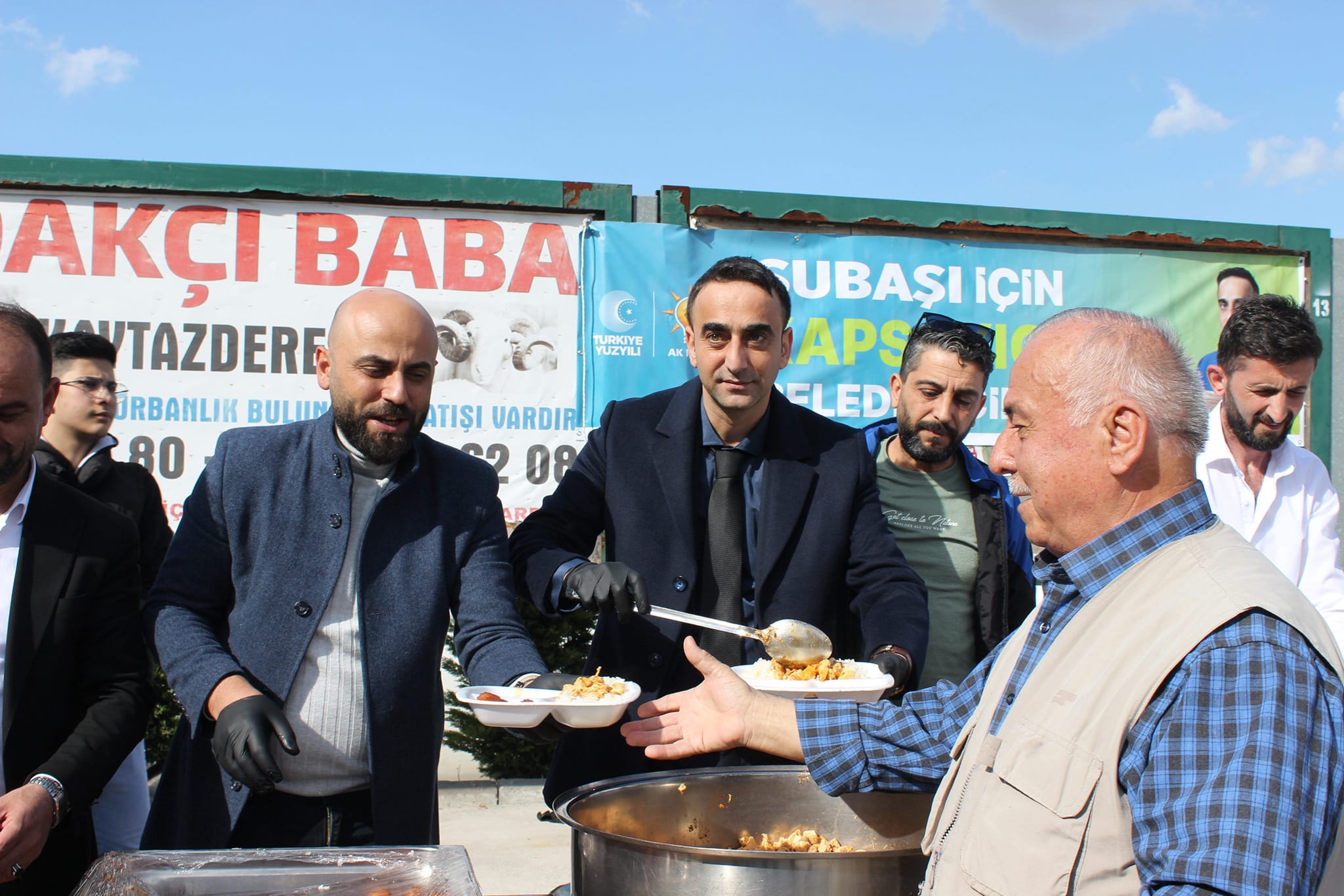 AK PARTİ SUBAŞI ADAYI ESNAFLA BULUŞTU