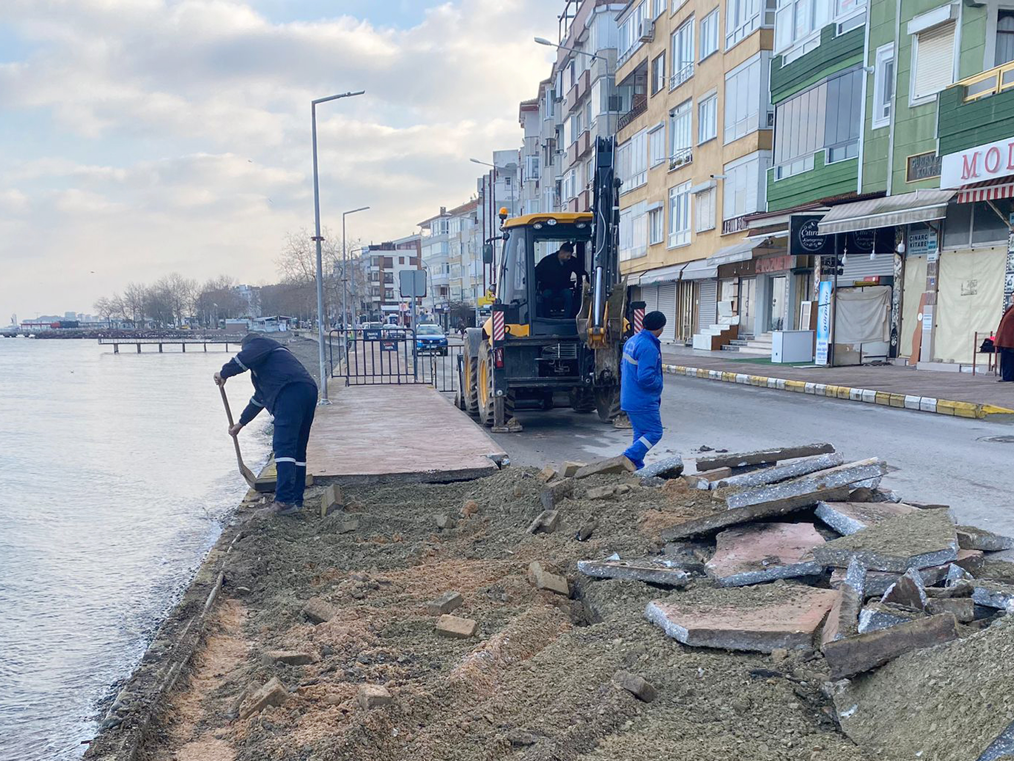 ÇINARCIK'DA YOL ONARIM ÇALIŞMALARI