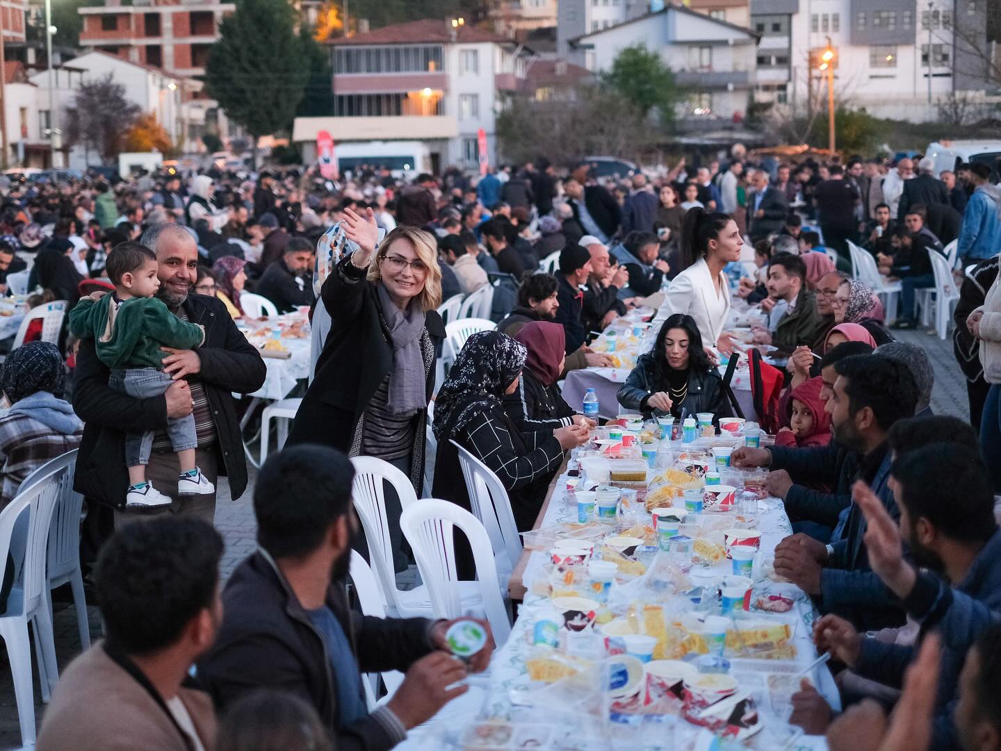 CHP ALTINOVA'DA GÖVDE GÖSTERİSİ YAPTI