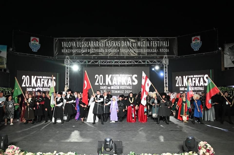 KAFKAS FESTİVALİNDE GALA GECESİ YAPILDI