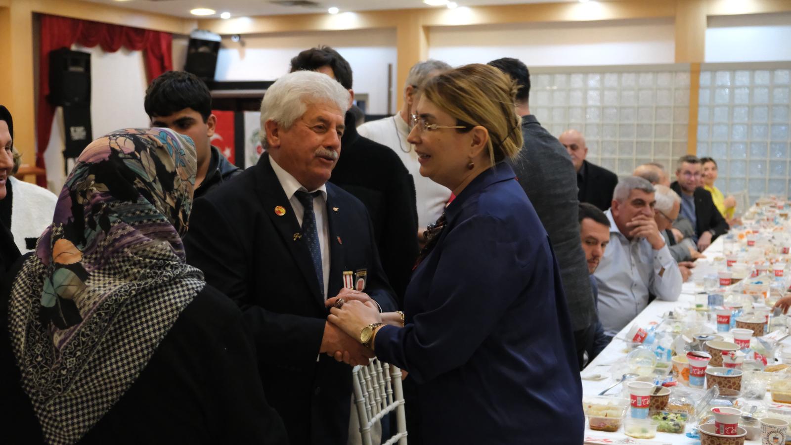 ALTINOVA'DA GAZİ VE ŞEHİT YAKINLARINA İFTAR