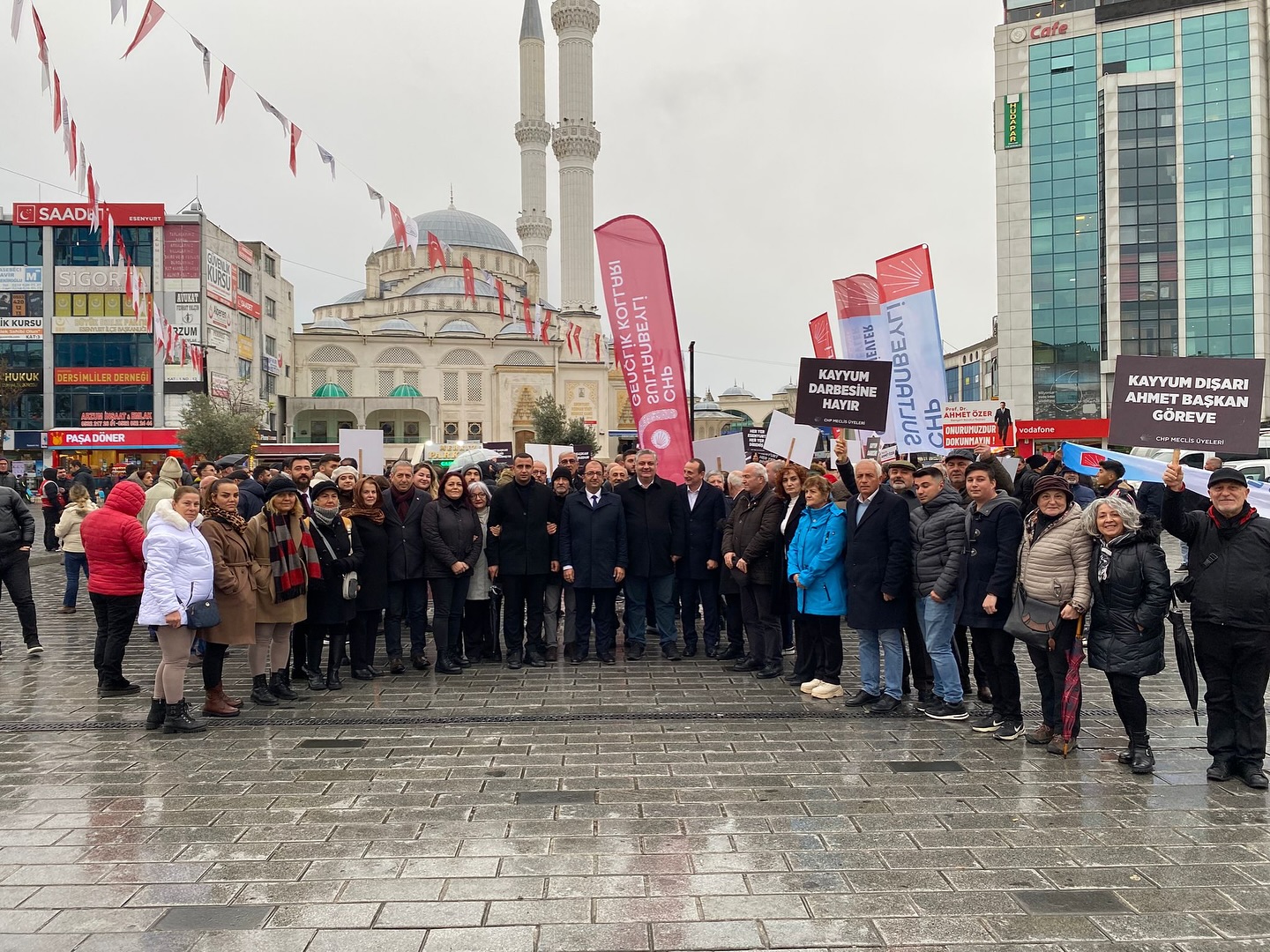 CHP'DEN ESENYURT BELEDİYESİNE DESTEK 