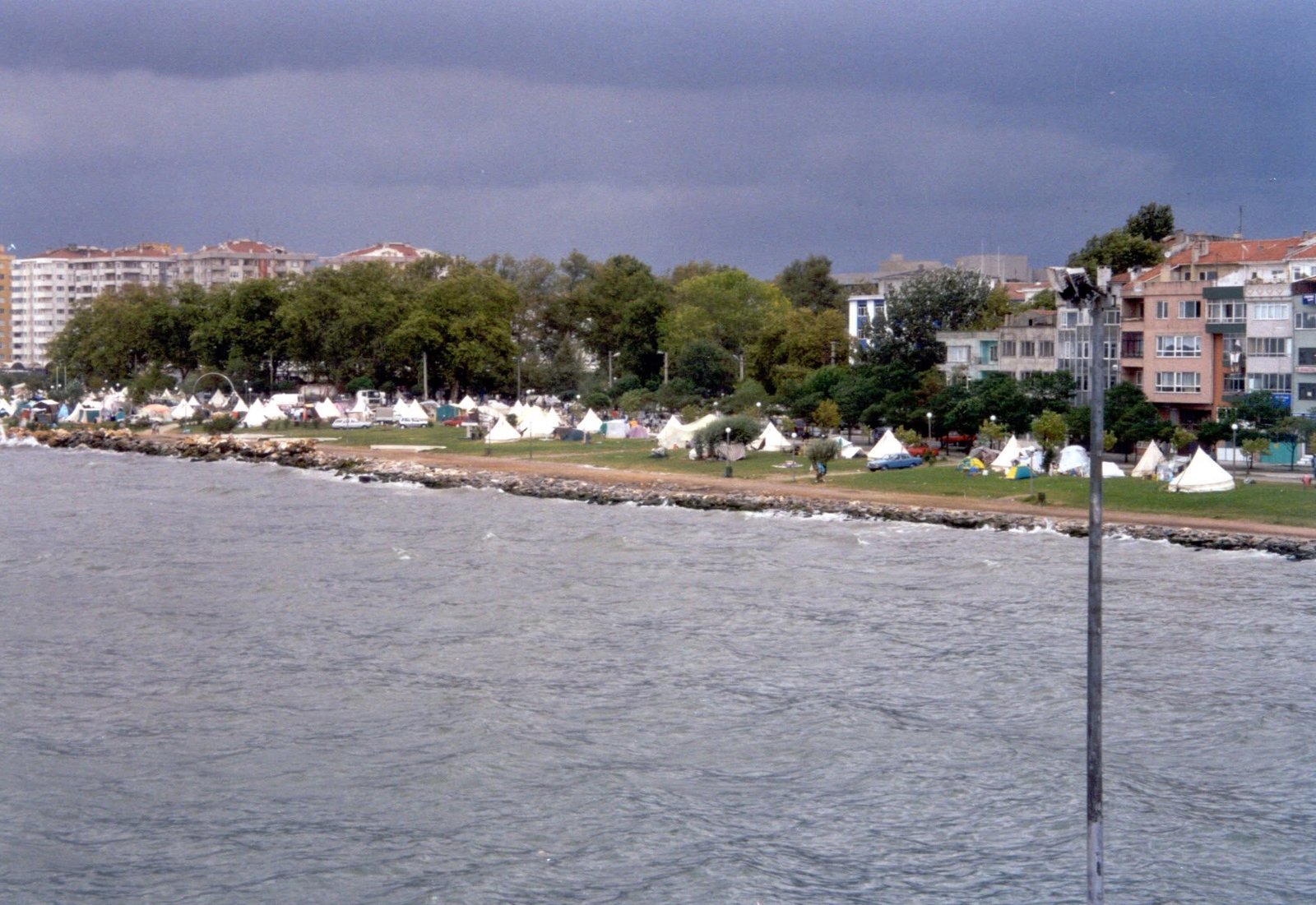 1999 YILI 17 AĞUSTOS'TA YALOVA SAHİLİ