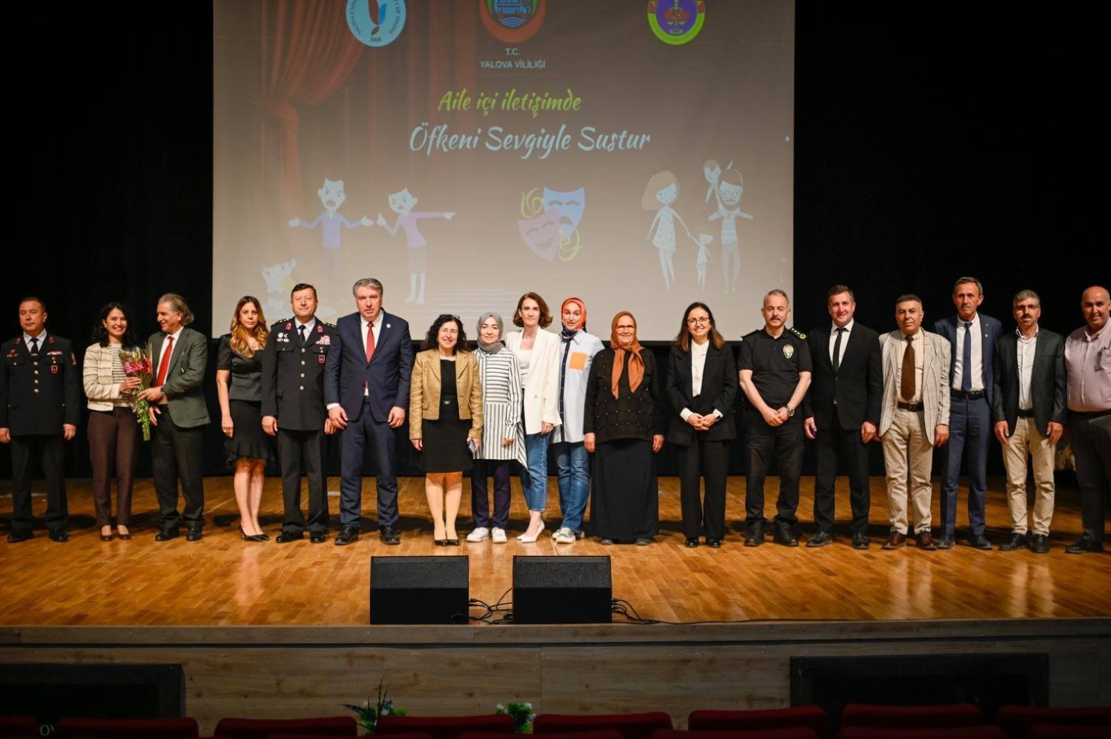 ÜNİVERSİTEDE AİLE İÇİ İLETİŞİM ETKİNLİĞİ