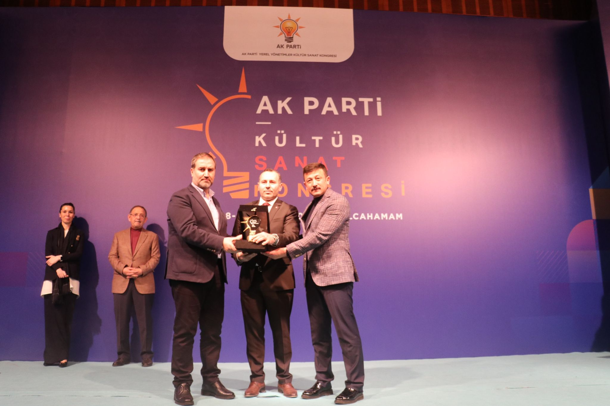 AK PARTİ GENEL MERKEZDEN TUTUK'A PLAKET