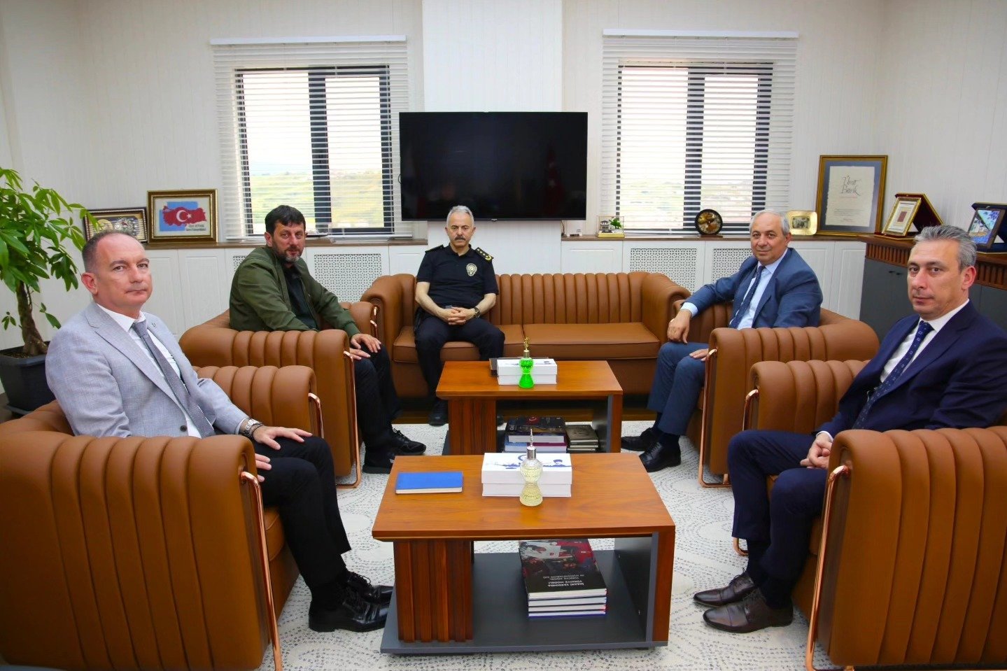 YTSO YÖNETİMİNDEN EMNİYET'E ZİYARET