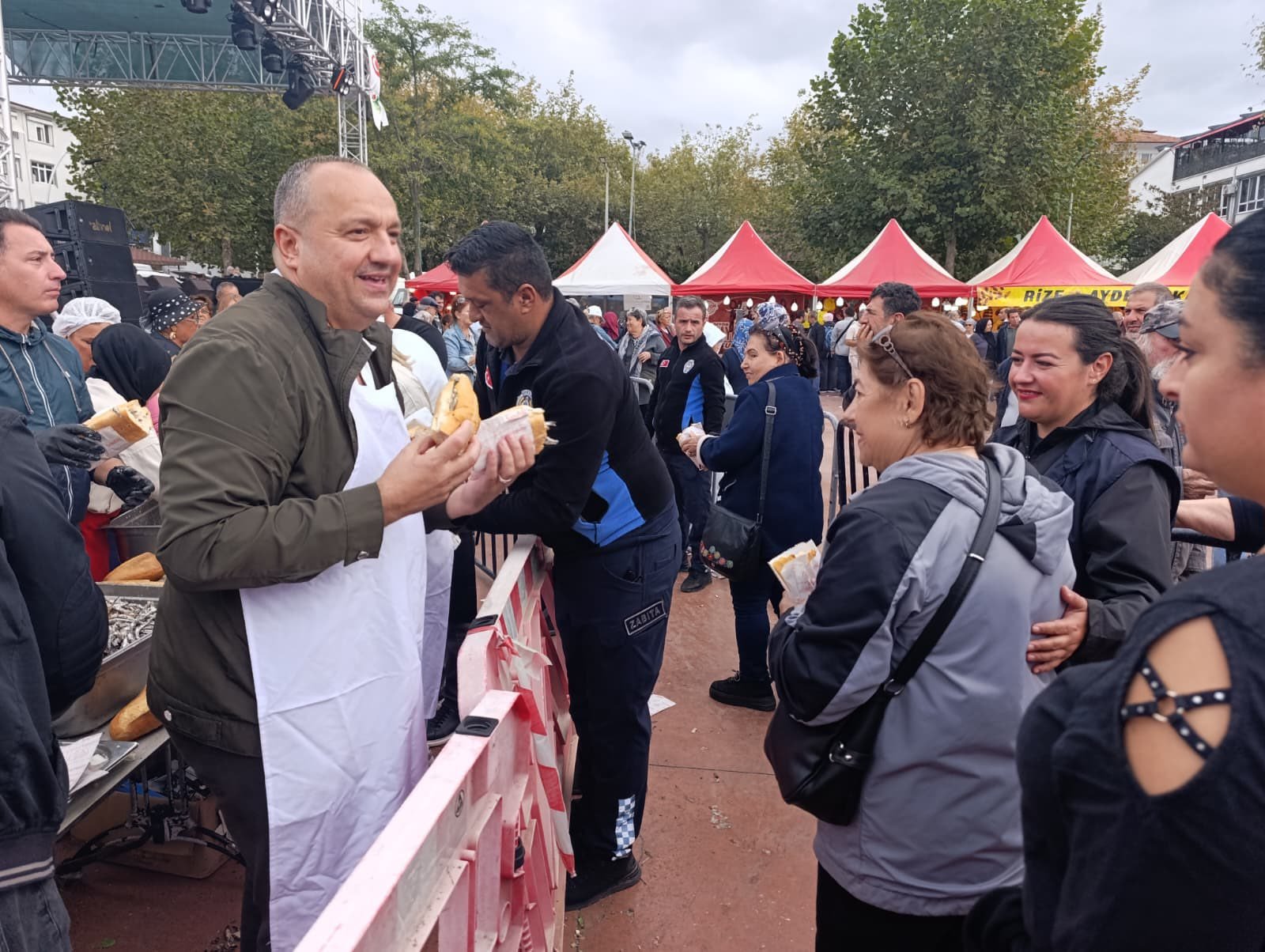 ÇINARCIK'TA HAMSİ FESTİVALİ YAPILDI