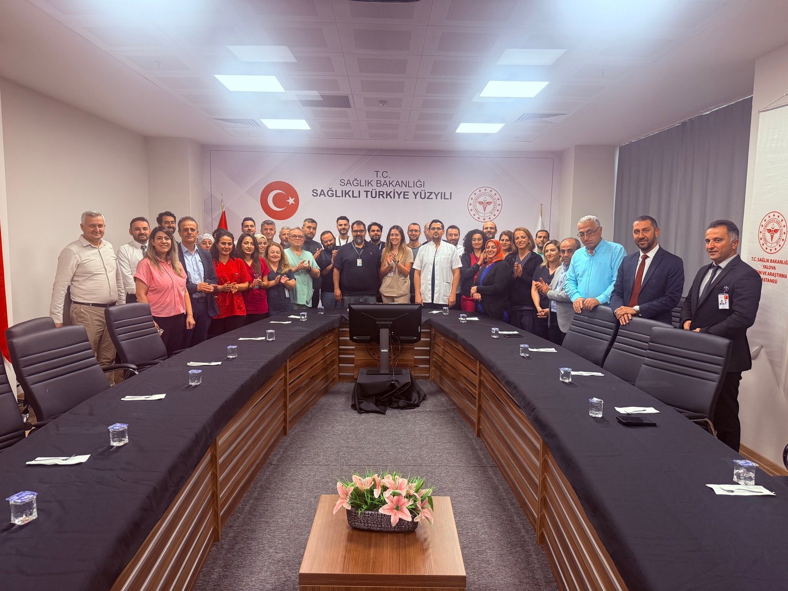 DEVLET HASTANESİNDE BAŞARI KUTLAMASI