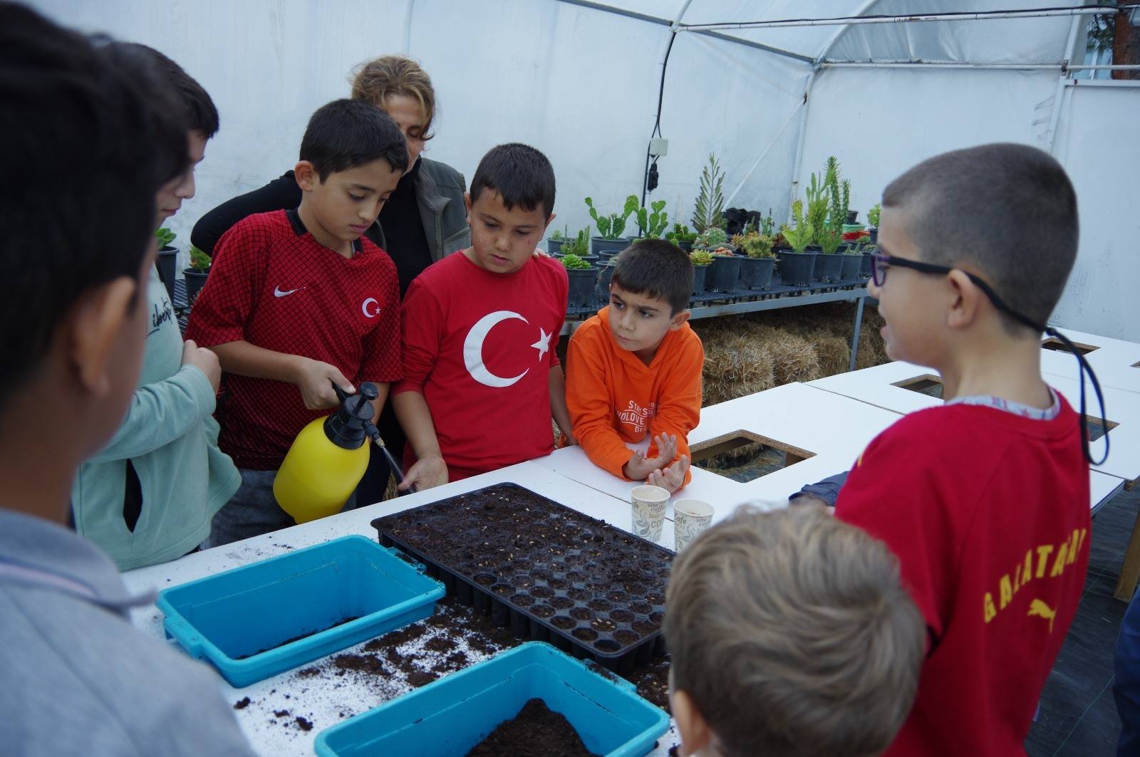 ÖĞRENCİLER DOĞAL YAŞAMI ÖĞRENİYOR