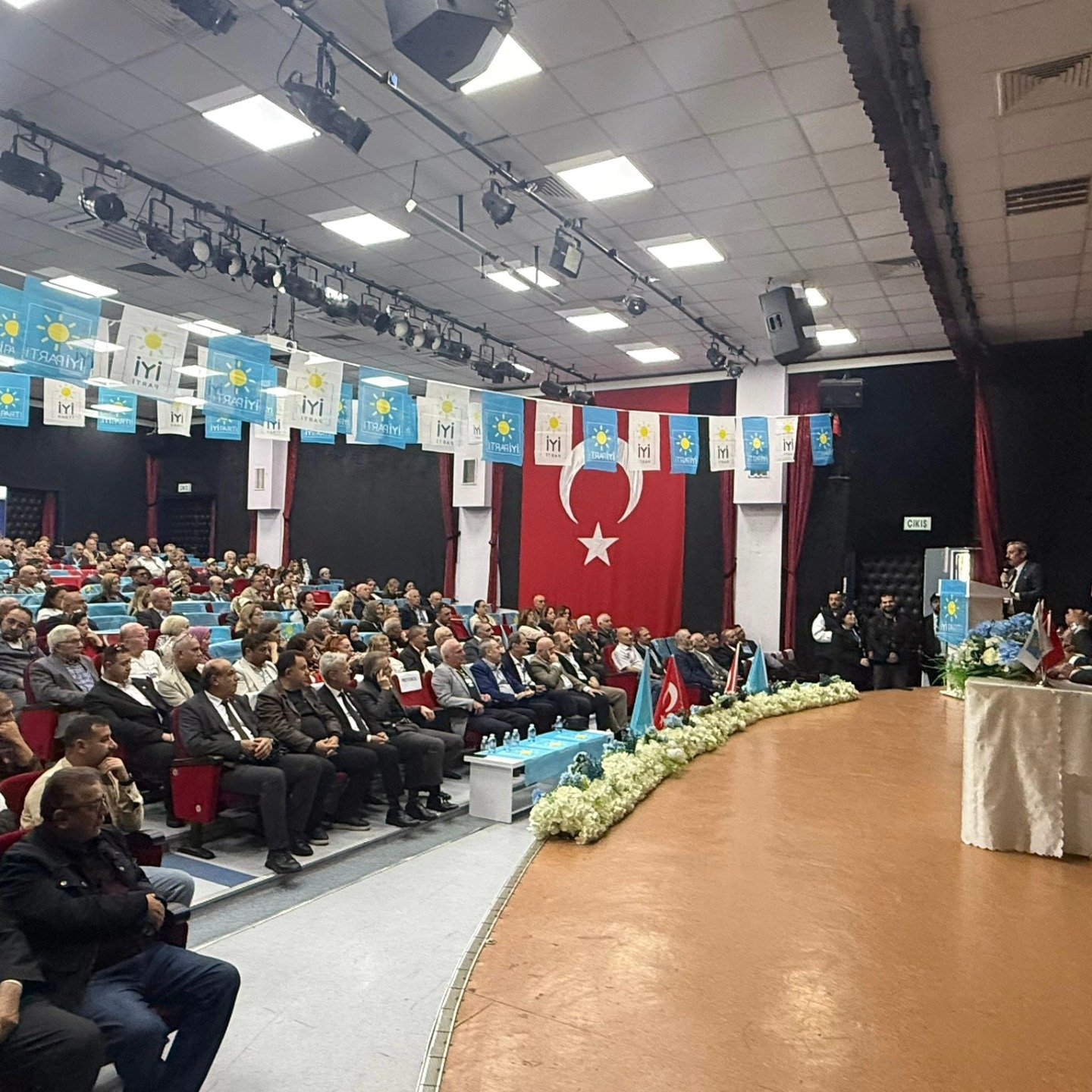 İYİ PARTİ'DE KENDİR YENİDEN BAŞKAN