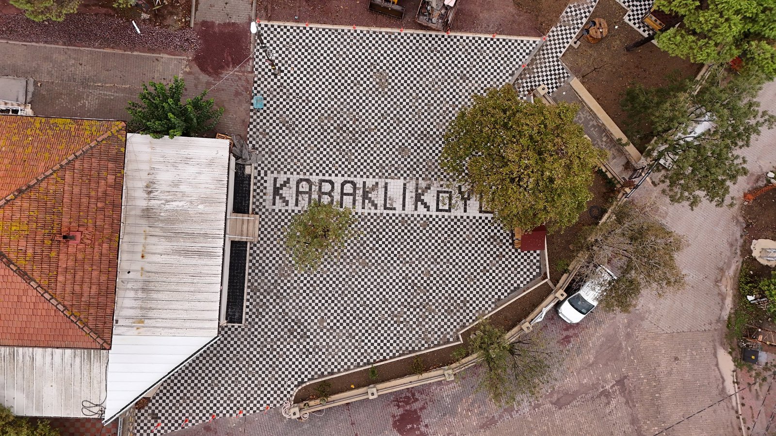 KABAKLI KÖY MEYDANINA YENİ DÜZENLEME