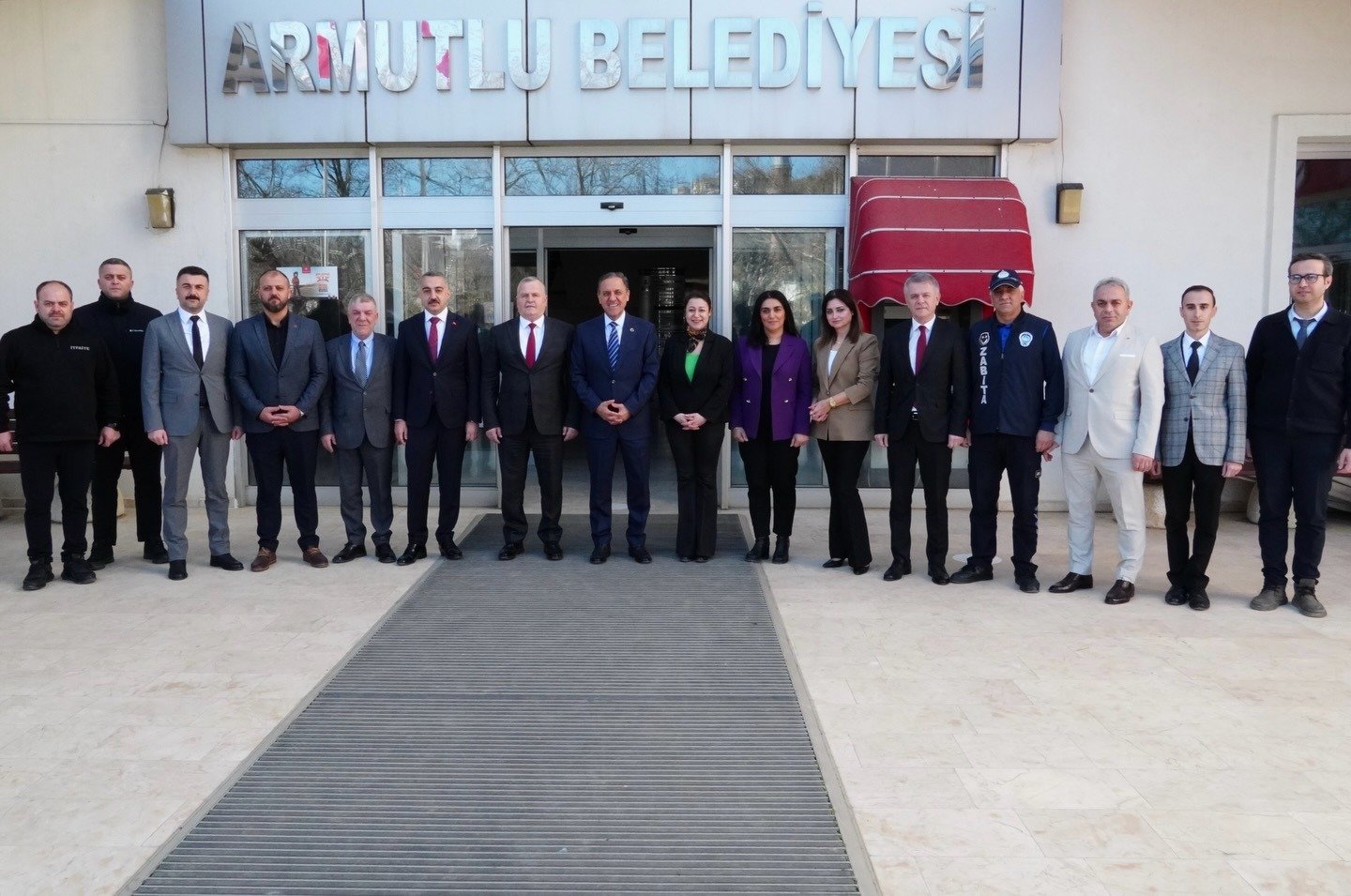 VALİ USTA ARMUTLU İLÇESİNİ ZİYARET ETTİ