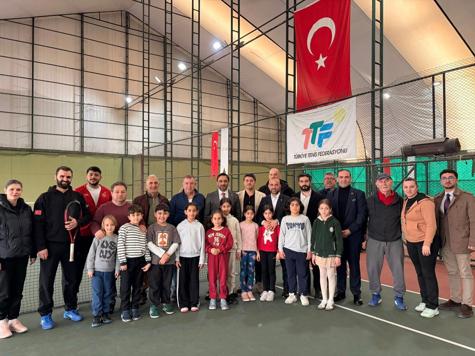 AK PARTİ'DEN TENİS KORTU SATIŞINA TEPKİ