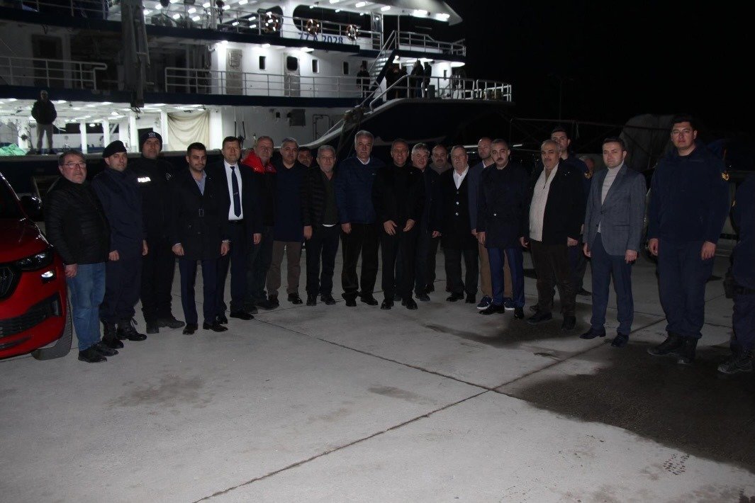 VALİ, ARMUTLU'DA BALIKÇILARLA BULUŞTU