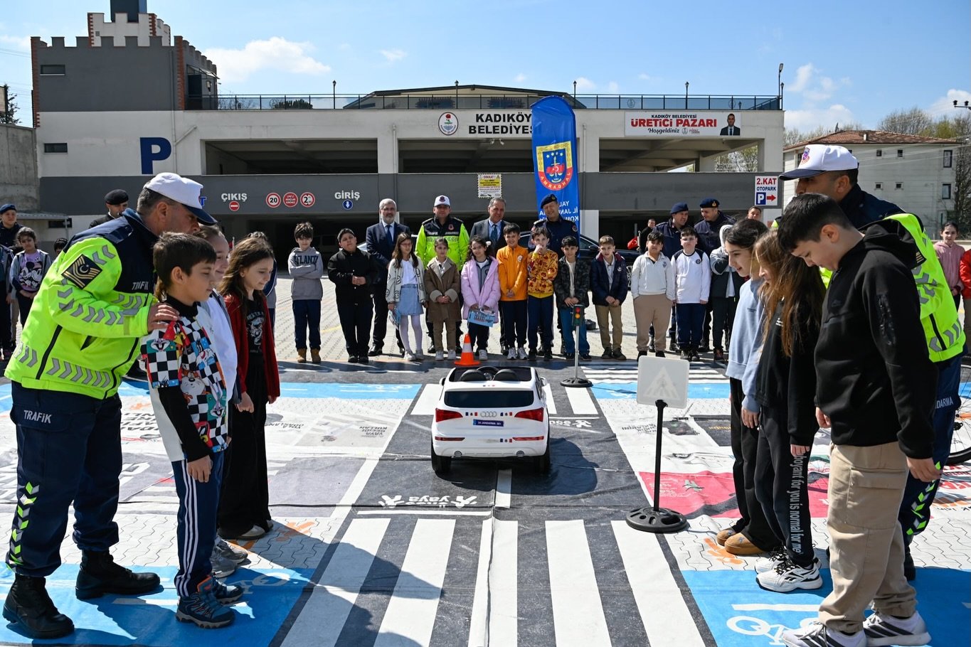 ÖĞRENCİLERE UYGULAMALI TRAFİK EĞİTİMİ