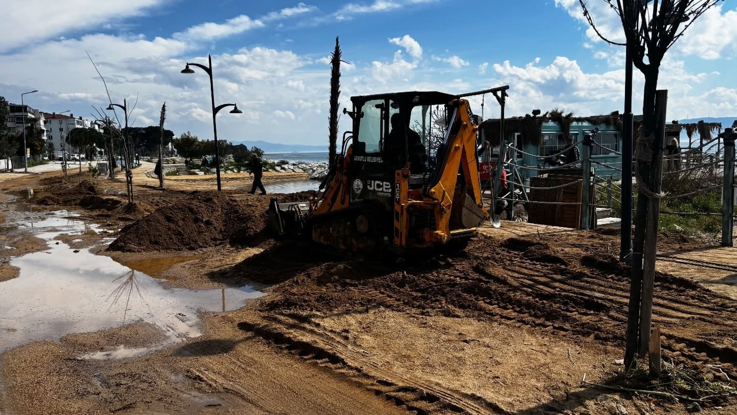 ARMUTLU VE ESENKÖY'DE SEL TEMİZLİĞİ