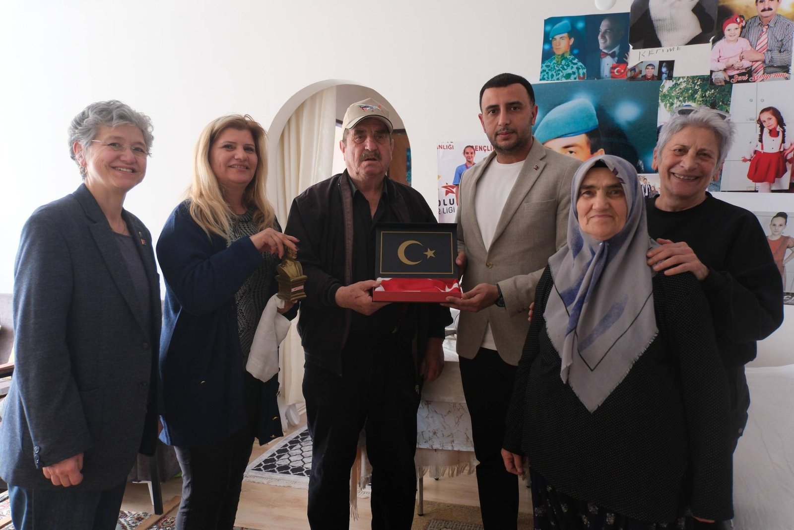 CHP ÇİFTLİKKÖY'DEN ŞEHİT AİLESİNE ZİYARET