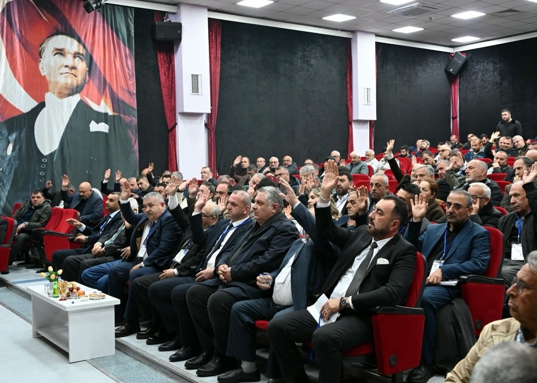 YESOB BAŞKANI BOZKURT'A GÜVEN OYU